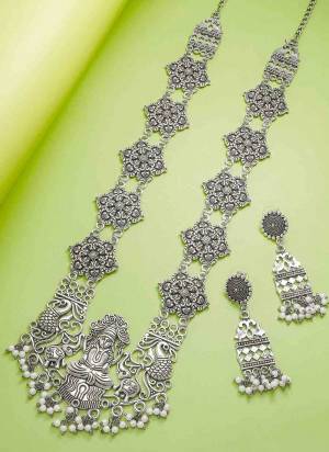 Grab These Beautifil Silver Colored Necklace.These Necklace is Come Oxidized Material And Beautified With Temple Work.