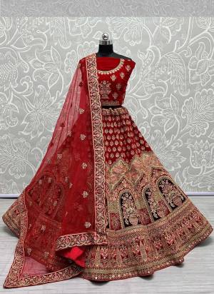 For A Designer Look,Grab These Lehenga Choli With Dupatta in Fine Colored.These Lehenga And Choli Are Velvet And Dupatta Are Fabricated On Soft Net Pair.Its Beautified With Designer Fancy Multy Thread Embroidery,Zarkan Diamond Work.