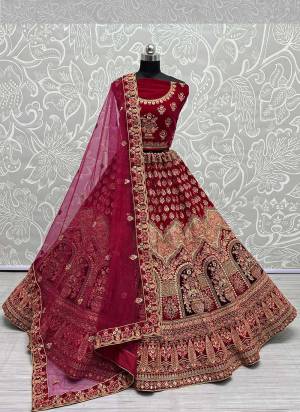 For A Designer Look,Grab These Lehenga Choli With Dupatta in Fine Colored.These Lehenga And Choli Are Velvet And Dupatta Are Fabricated On Soft Net Pair.Its Beautified With Designer Fancy Multy Thread Embroidery,Zarkan Diamond Work.