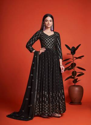 For A Designer Look,Grab These Gown With Dupatta in Fine Blooming Colored.These Gown And Dupatta Are Fabricated On Georgette Pair With American Crepe Inner.Its Beautified With Designer Thread,Sequance Embroidery Work.