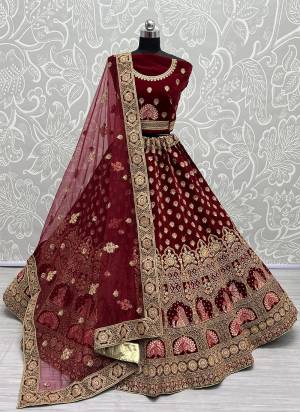 For A Designer Look,Grab These Lehenga Choli With Dupatta in Fine Colored.These Lehenga And Choli Are Velvet And Dupatta Are Fabricated On Soft Net Pair.Its Beautified With Designer Fancy Multy Thread Embroidery,Zarkan Diamond Work.