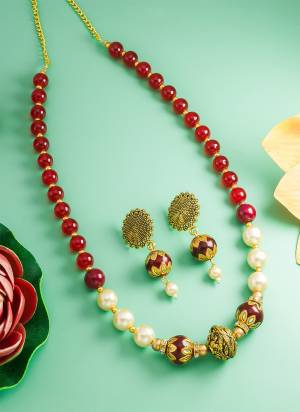 Grab These Beautifil Multy Colored Necklace.These Necklace is Come Alloy Material And Beautified With Kundan Heavy Pearl Work.