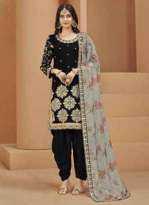 Grab These Patiyala Suit in Fine Colored Pair With Bottom And Dupatta.These Top Are Art Silk And Dupatta Are Fabricated On Organza Pair With Santoon Bottom.Its Beautified With Santoon Inner.Its Beautified With Designer Heavy Embroidery Work With Printed Dupatta.