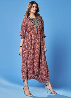 Grab This Readymade Jumpsuits In Fine Color Top Are Rayon Fabricated Beautified With Designer Printed. It Is Light In Weight And Easy To Carry All Day Long. 