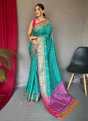 Garb This Partywear Saree Paired With Contrast Blouse.This Saree And Blouse Are Patola Silk Based Fabric With Weaving Jacquard Designer. Buy This Pretty Saree Now.