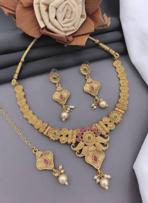 Grab These Beautifil Golden Colored Mangalsutra.These Earring is Come Mazzak Material And Beautified With Temple Work.