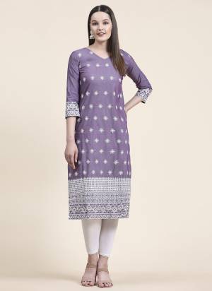 Attrective Looking These Beautiful Looking Readymade Long Kurti.These Kurti is Fabricated On Cotton.Its Beautified With Designer Thread Embroidery Work.