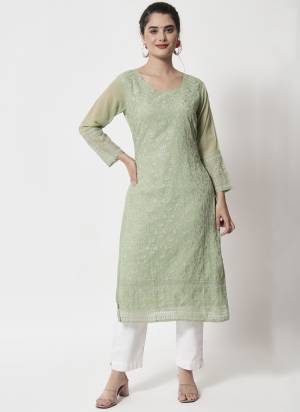 Attrective Looking These Beautiful Looking Readymade Long Kurti.These Kurti is Fabricated On Georgette With Crepe Inner.Its Beautified With Designer Lacknowi Embroidery Work.