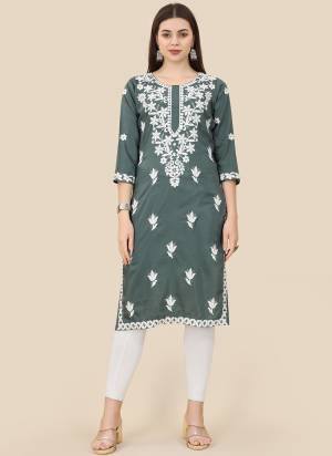 Attrective Looking These Beautiful Looking Readymade Long Kurti.These Kurti is Fabricated On Soft Chinon Silk.Its Beautified With Designer Thread Embroidery Work.