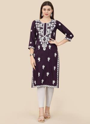 Attrective Looking These Beautiful Looking Readymade Long Kurti.These Kurti is Fabricated On Soft Chinon Silk.Its Beautified With Designer Thread Embroidery Work.