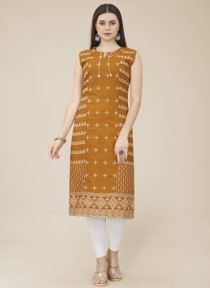 Garb These Beautiful Looking Readymade Kurti.These Kurti is Fabricated On Cotton.Its Beautified With Designer Thread Embroidery Work.