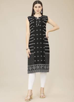 Garb These Beautiful Looking Readymade Kurti.These Kurti is Fabricated On Cotton.Its Beautified With Designer Thread Embroidery Work.