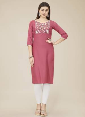 Garb These Beautiful Looking Readymade Long Kurti.These Kurti is Fabricated On Chinon.Its Beautified With Designer Thread Embroidery Work.