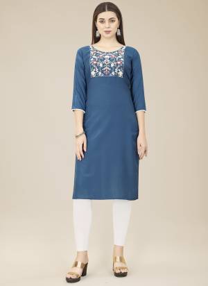 Garb These Beautiful Looking Readymade Long Kurti.These Kurti is Fabricated On Chinon.Its Beautified With Designer Thread Embroidery Work.