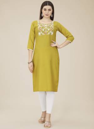 Garb These Beautiful Looking Readymade Long Kurti.These Kurti is Fabricated On Chinon.Its Beautified With Designer Thread Embroidery Work.