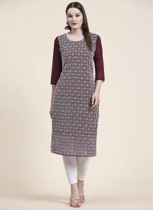 Attrective These Beautiful Looking Readymade Long Kurti.These Kurti is Fabricated On Georgette.Its Beautified With Designer Thread Embroidery Work.