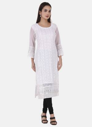 Garb These Beautiful Looking Readymade Long Kurti.These Kurti is Fabricated On Georgette.Its Beautified With Designer Sequance Embroidery Work.