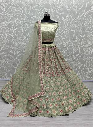 For A Designer Look,Grab These Lehenga Choli With Dupatta in Fine Colored.These Lehenga And Choli Are Bridal Net And Dupatta Are Fabricated On Soft Net Pair.Its Beautified With Designer Fancy Multy Thread,Mirror,Dori Embroidery,Diamond Work.