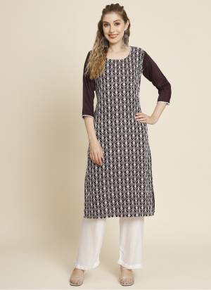 Attrective These Beautiful Looking Readymade Long Kurti.These Kurti is Fabricated On Georgette.Its Beautified With Thread Embroidery Work.