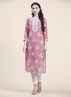 Attrective These Beautiful Looking Readymade Long Kurti.These Kurti is Fabricated On Georgette.Its Beautified With Thread Embroidery Work.