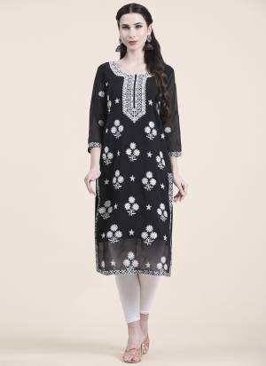 Attrective These Beautiful Looking Readymade Long Kurti.These Kurti is Fabricated On Georgette.Its Beautified With Thread Embroidery Work.