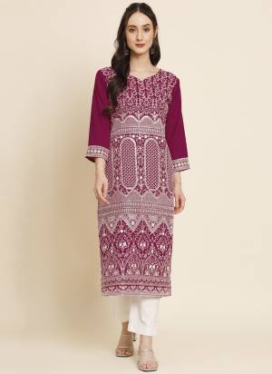 Attrective Looking These Beautiful Looking Readymade Long Kurti.These Kurti is Fabricated On Butter Crepe.Its Beautified With Designer Thread Embroidery Work.