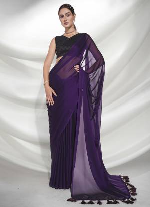 Grab These Party Wear Saree in Fine Colored.These Saree is Fabricated On Organza Pair With Art Silk Blouse.Its Beautified With  Embroidery Work.