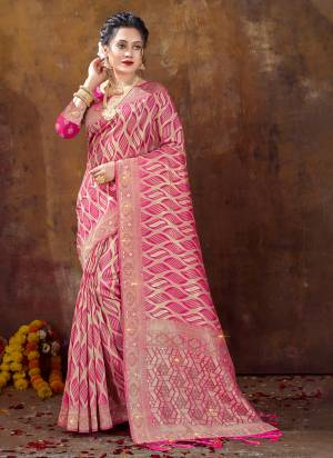 Attrective These Party Wear Saree in Fine Colored.These Saree And Blouse is Fabricated On Organza.Its Beautified With Weavon Designer.