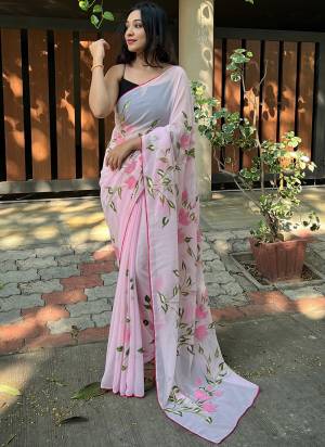 Garb These Party Wear Saree in Fine Colored.These Saree Are Organza And Blouse is Fabricated On Art Silk.Its Beautified With Designer Brush Printed.