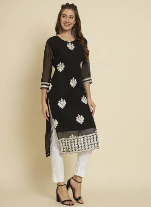 Attrective These Beautiful Looking Readymade Long Kurti.These Kurti is Fabricated On Georgette.Its Beautified With Designer Thread Embroidery Work.