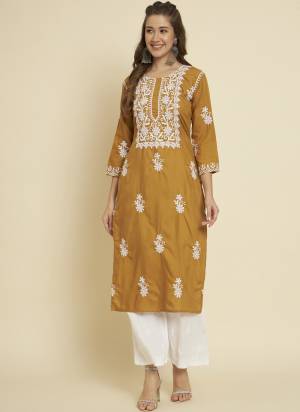 Attrective These Beautiful Looking Readymade Long Kurti.These Kurti is Fabricated On Cotton Slub.Its Beautified With Designer Thread Embroidery Work.