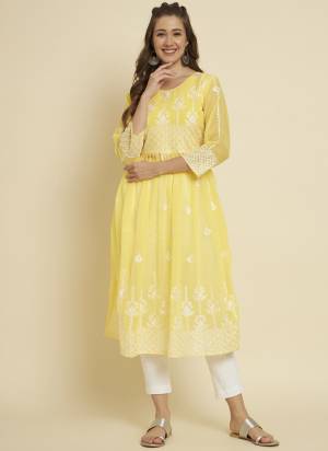 Attrective These Beautiful Looking Readymade Long Kurti.These Kurti is Fabricated On Georgette.Its Beautified With Designer Thread Embroidery Work.