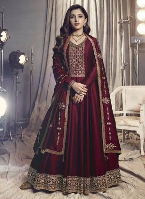 Attrective These Designer Anarkali Suit in Fine Colored Pair With Bottom And Dupatta.These Top And Dupatta Are Fabricated On Art Silk Pair With Santoon Bottom.Its Beautified With Santoon Inner.Its Beautified With Heavy Designer Embroidery Work.