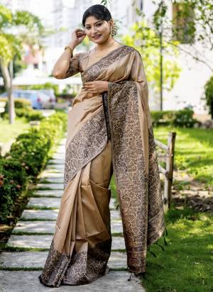 Attrective These Party Wear Saree in Fine Colored.These Saree And Blouse is Fabricated On Handloom Raw Silk.Its Beautified With Weavon Rich Pallu Designer.