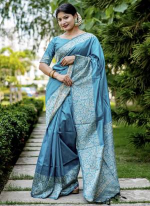 Attrective These Party Wear Saree in Fine Colored.These Saree And Blouse is Fabricated On Handloom Raw Silk.Its Beautified With Weavon Rich Pallu Designer.