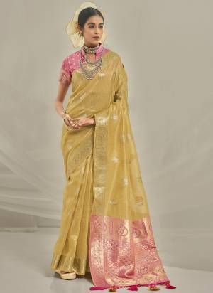 Garb These Party Wear Saree in Fine Colored.These Saree And Blouse is Fabricated On Banarasi Silk Pair.Its Beautified With Weavon Designer.