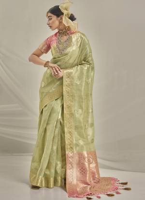 Garb These Party Wear Saree in Fine Colored.These Saree And Blouse is Fabricated On Banarasi Silk Pair.Its Beautified With Weavon Designer.