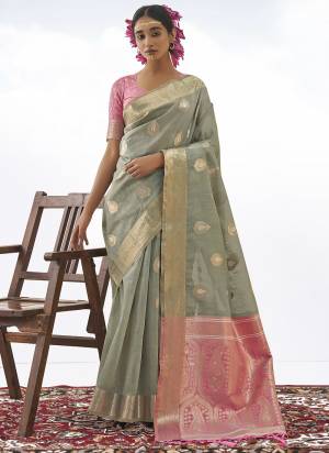 Attrective These Party Wear Saree in Fine Colored.These Saree And Blouse is Fabricated On Banarasi Silk Pair.Its Beautified With Woven Jari Designer.