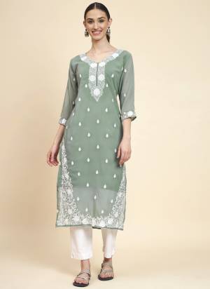 Attrective These Beautiful Looking Readymade Long Kurti.These Kurti is Fabricated On Georgette.Its Beautified With Designer Lakhnowi Chikenkari Thread Embroidery Work.