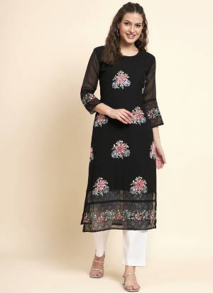 Attrective Looking These Beautiful Looking Readymade Long Kurti.These Kurti is Fabricated On Georgette.Its Beautified With Designer Multy Thread Embroidery Work.