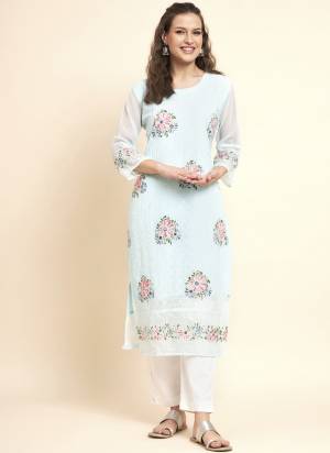 Attrective Looking These Beautiful Looking Readymade Long Kurti.These Kurti is Fabricated On Georgette.Its Beautified With Designer Multy Thread Embroidery Work.