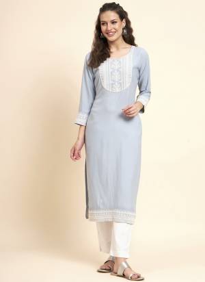 Attrective Looking These Beautiful Looking Readymade Long Kurti.These Kurti is Fabricated On Rayon.Its Beautified With Designer Embroidery Work.