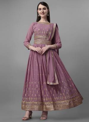 Garb These Salwar Suit in Fine Colored Pair With Bottom And Dupatta.These Top Are Faux Georgette And Bottom Are Fabricated On Santoon Pair With Faux Georgette Dupatta.Its Beautified With Santoon Inner.Its Beautified With Heavy Designer Embroidery Work.