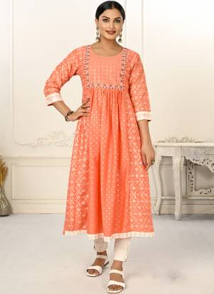 Grab These Beautiful Looking Readymade Long Kurti.These Kurti is Fabricated On Cotton.Its Beautified With Designer Foil Hand Printed With Embroidery Work.