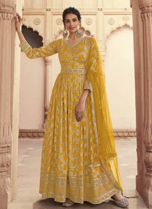 Attrective These Designer Anarkali Suit in Fine Colored Pair With Bottom And Dupatta.These Top Are Dola Silk And Dupatta Are Fabricated On Net Pair With Santoon Bottom.Its Beautified With Santoon Inner.Its Beautified With Heavy Wevon Jacquard Designer With Embroidery Work.