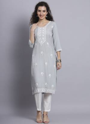 Grab These Beautiful Looking Readymade Long Kurti.These Kurti is Fabricated On Rayon.