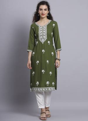 Grab These Beautiful Looking Readymade Long Kurti.These Kurti is Fabricated On Rayon.