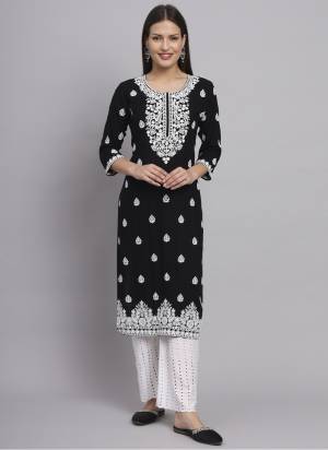 Grab These Beautiful Looking Readymade Long Kurti.These Kurti is Fabricated On Rayon.