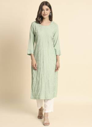 Garb These Beautiful Looking Readymade Kurti.These Kurti is Fabricated On Rayon.Its Beautified With Designer Lucknowi Chikankari Embroidery Work.