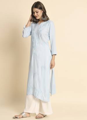 Garb These Beautiful Looking Readymade Kurti.These Kurti is Fabricated On Rayon.Its Beautified With Designer Lucknowi Chikankari Embroidery Work.